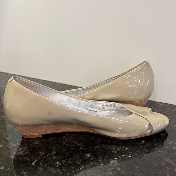 Cole Haan Women’s Tan Patent  Melina Criss Cross Open Toe Cork Wedge . Size 8B - Picture 8 of 8